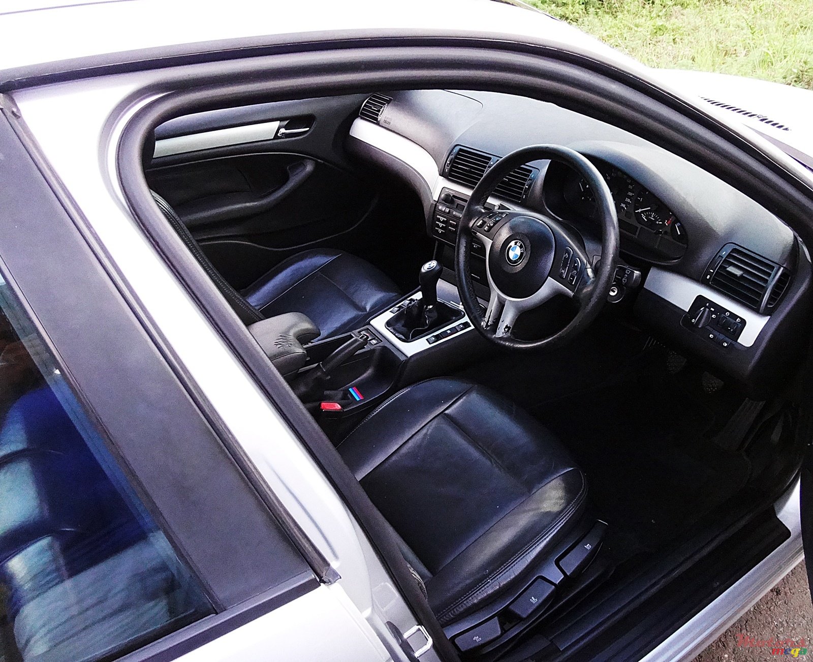 2004' BMW 3 Series 318i photo #4