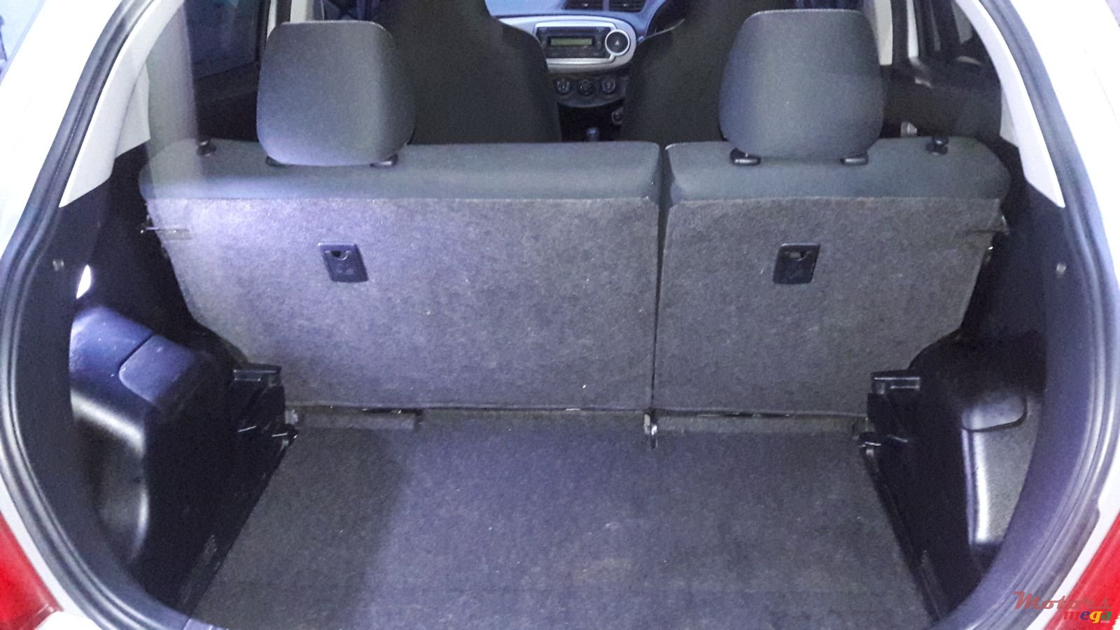 2011' Toyota Vitz photo #4