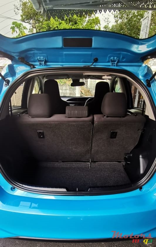 2017' Toyota Vitz photo #6