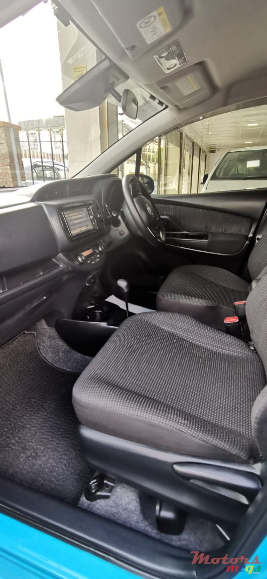 2017' Toyota Vitz photo #3