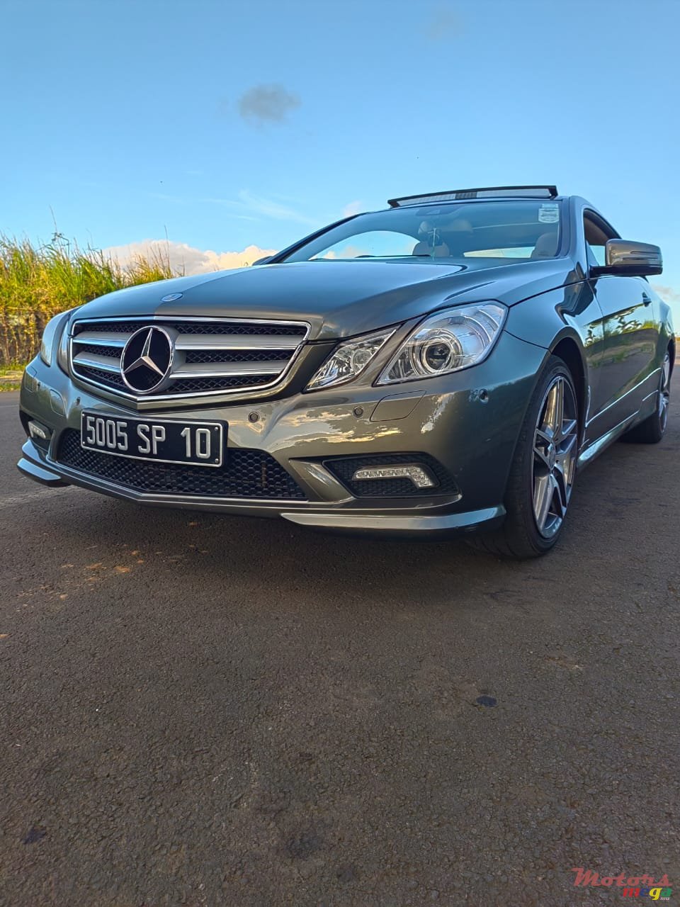 2010' Mercedes-Benz 350 photo #2