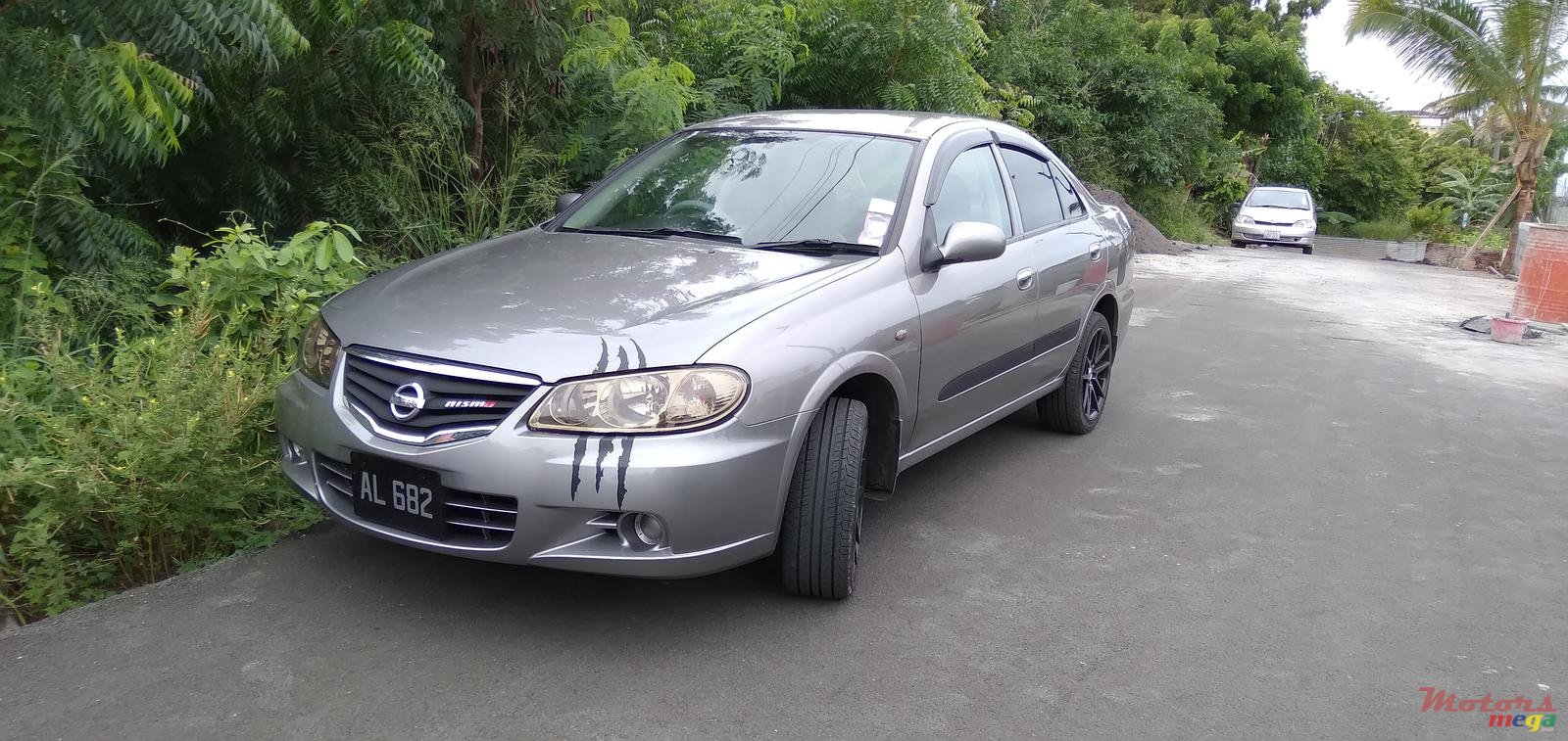 2010' Nissan Sunny photo #2