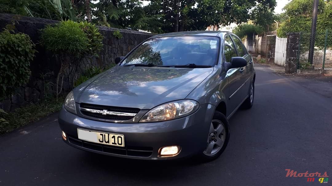 2010' Chevrolet Optra photo #2
