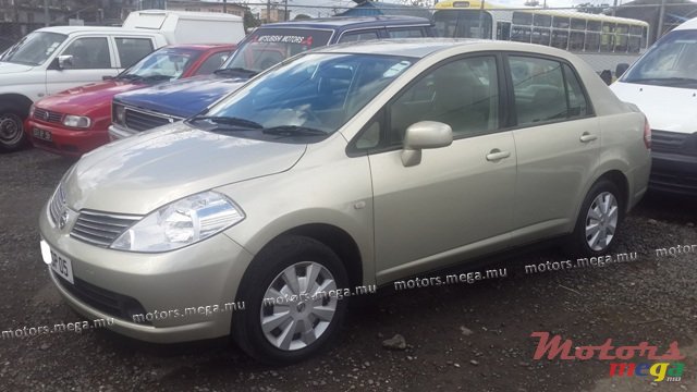 2005' Nissan Tiida photo #2