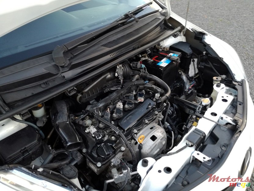 2013' Toyota Vitz Auto 1.3L JAPAN photo #6