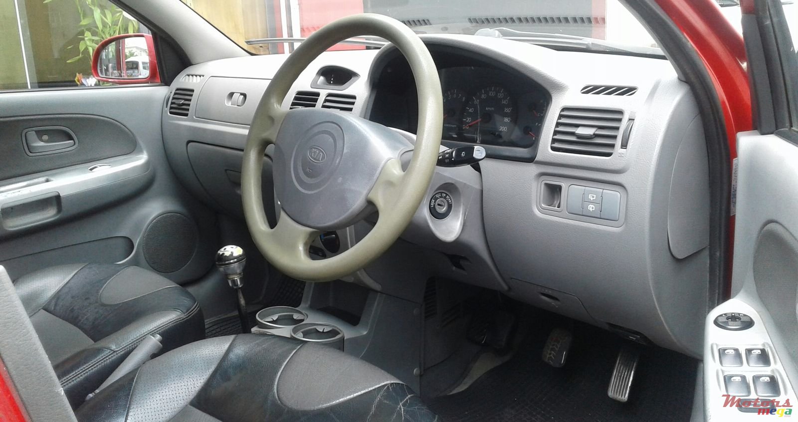 2004' Kia Rio photo #2