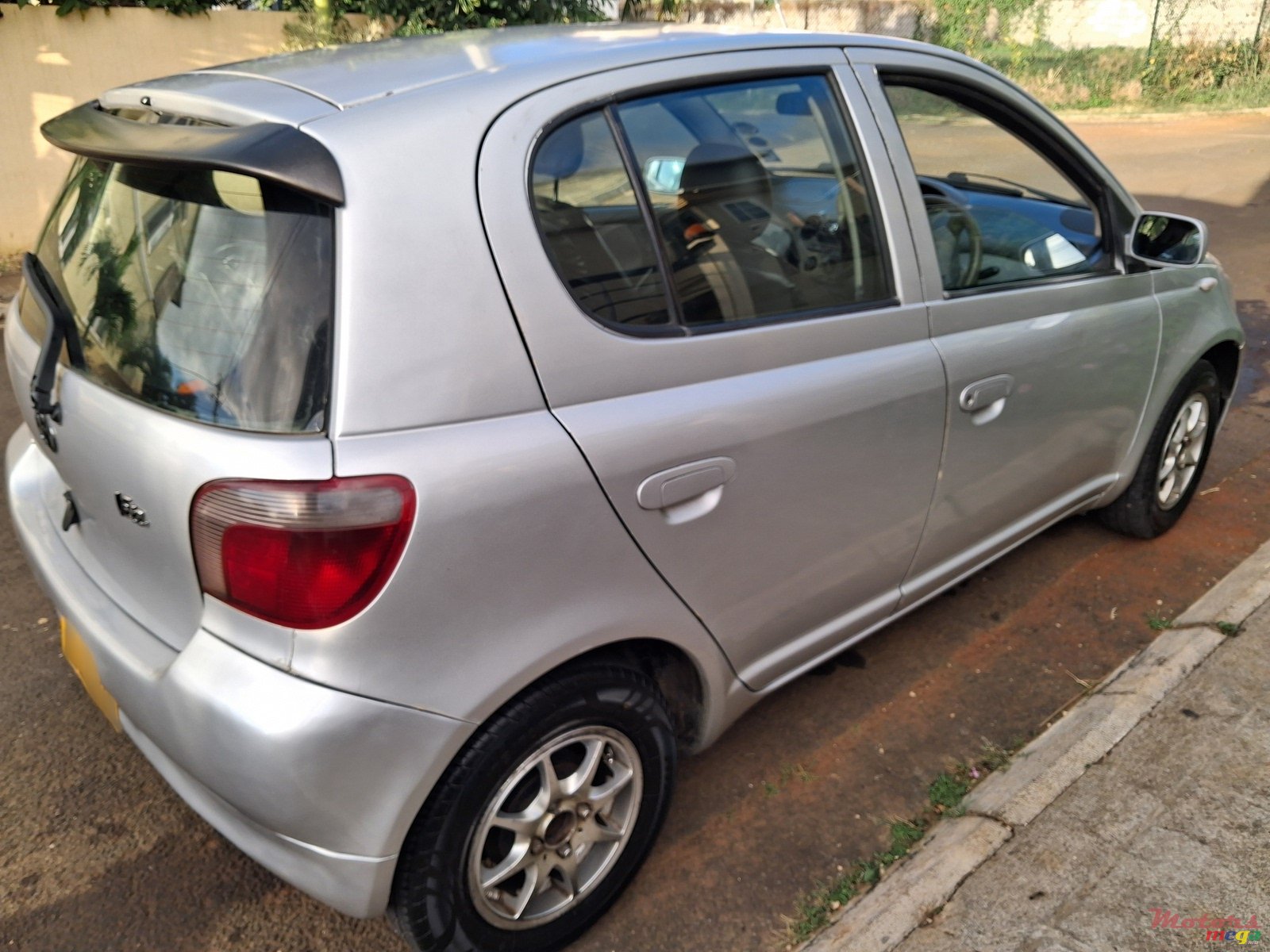 2000' Toyota Vitz photo #2