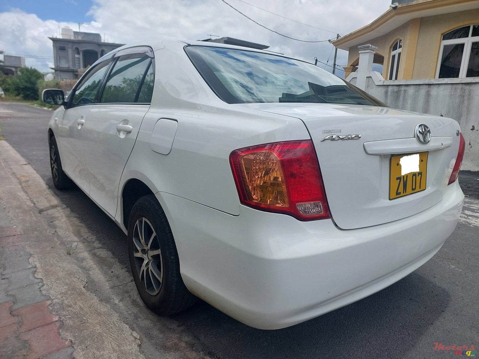 2007' Toyota Axio photo #3