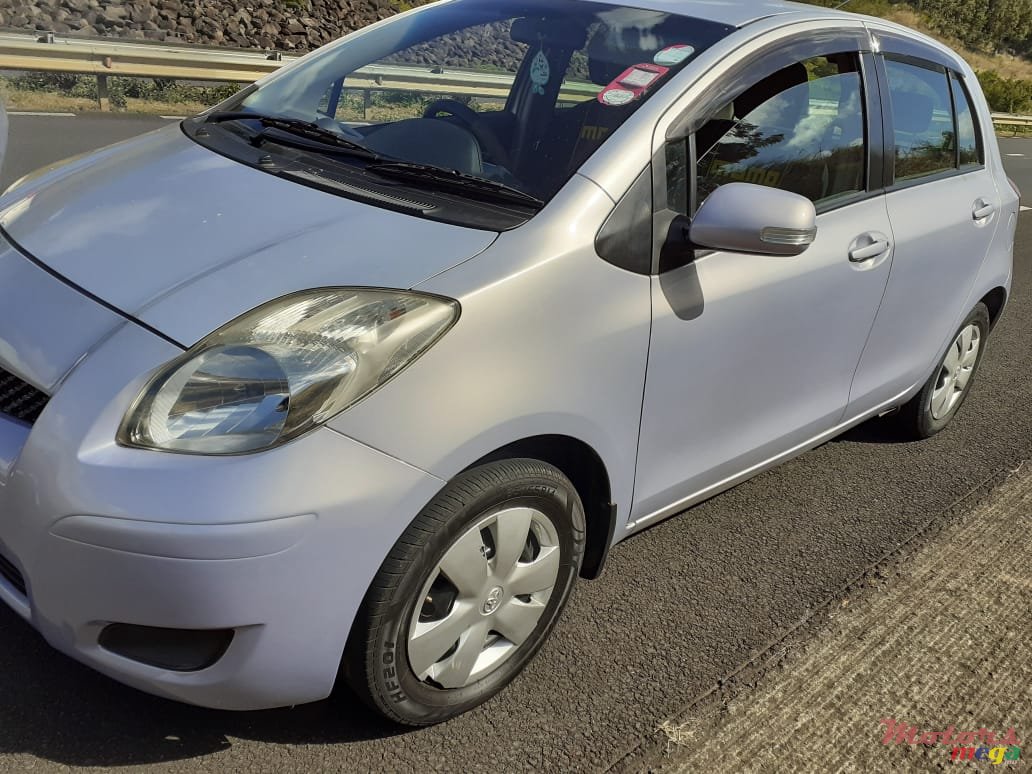 2010' Toyota Vitz photo #3