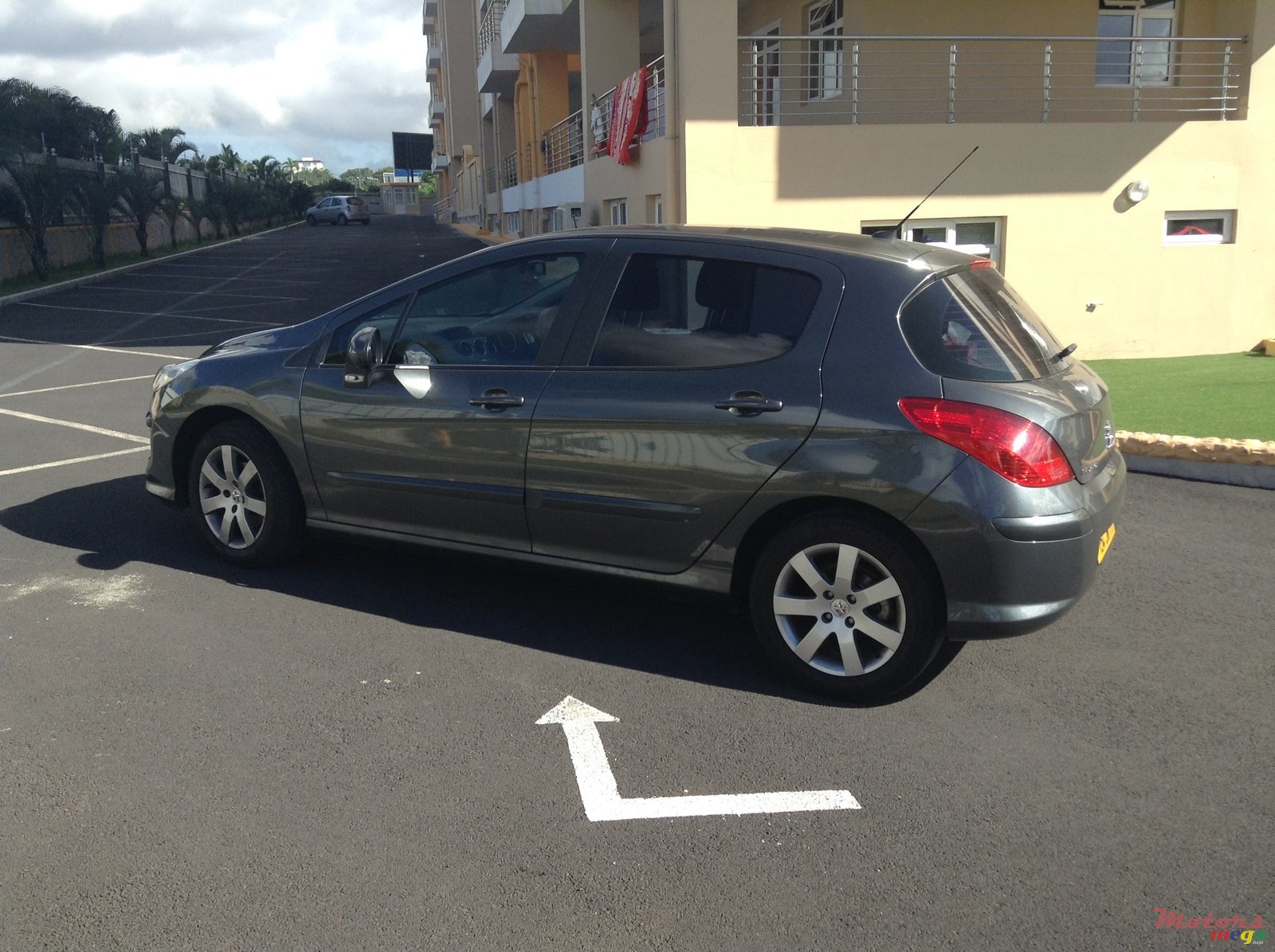 2011' Peugeot 308 none photo #2