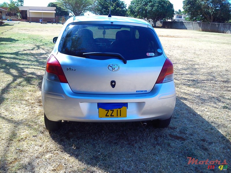 2011' Toyota Vitz photo #3