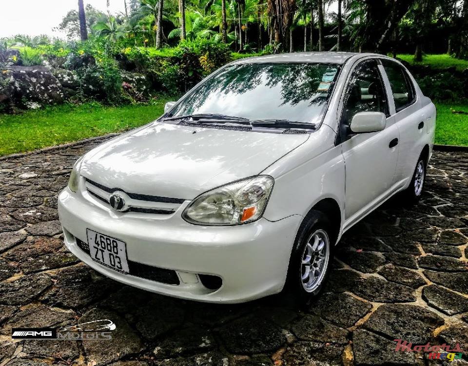 2003' Toyota Platz photo #2