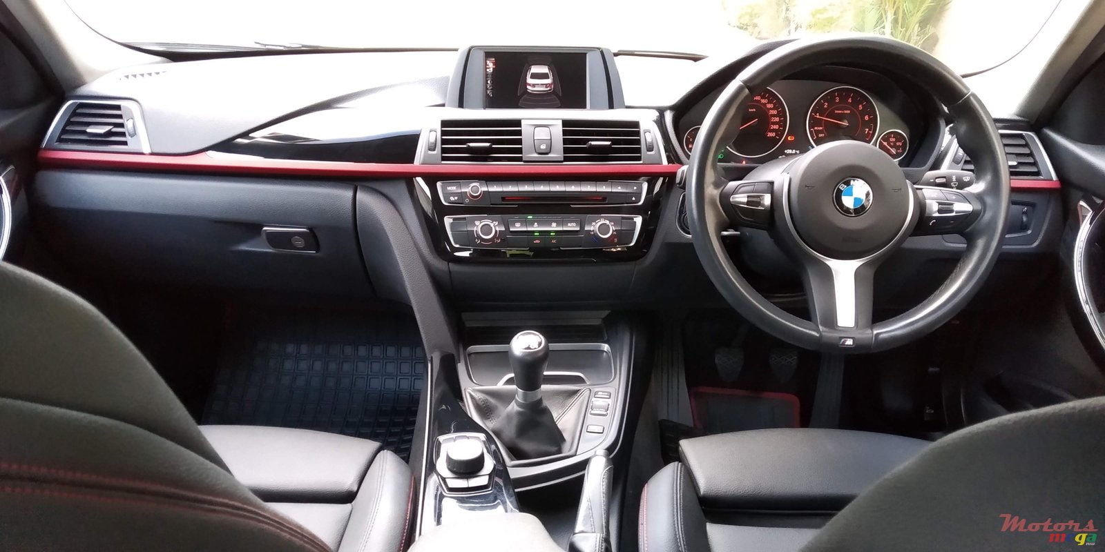 2016' BMW 318 photo #4