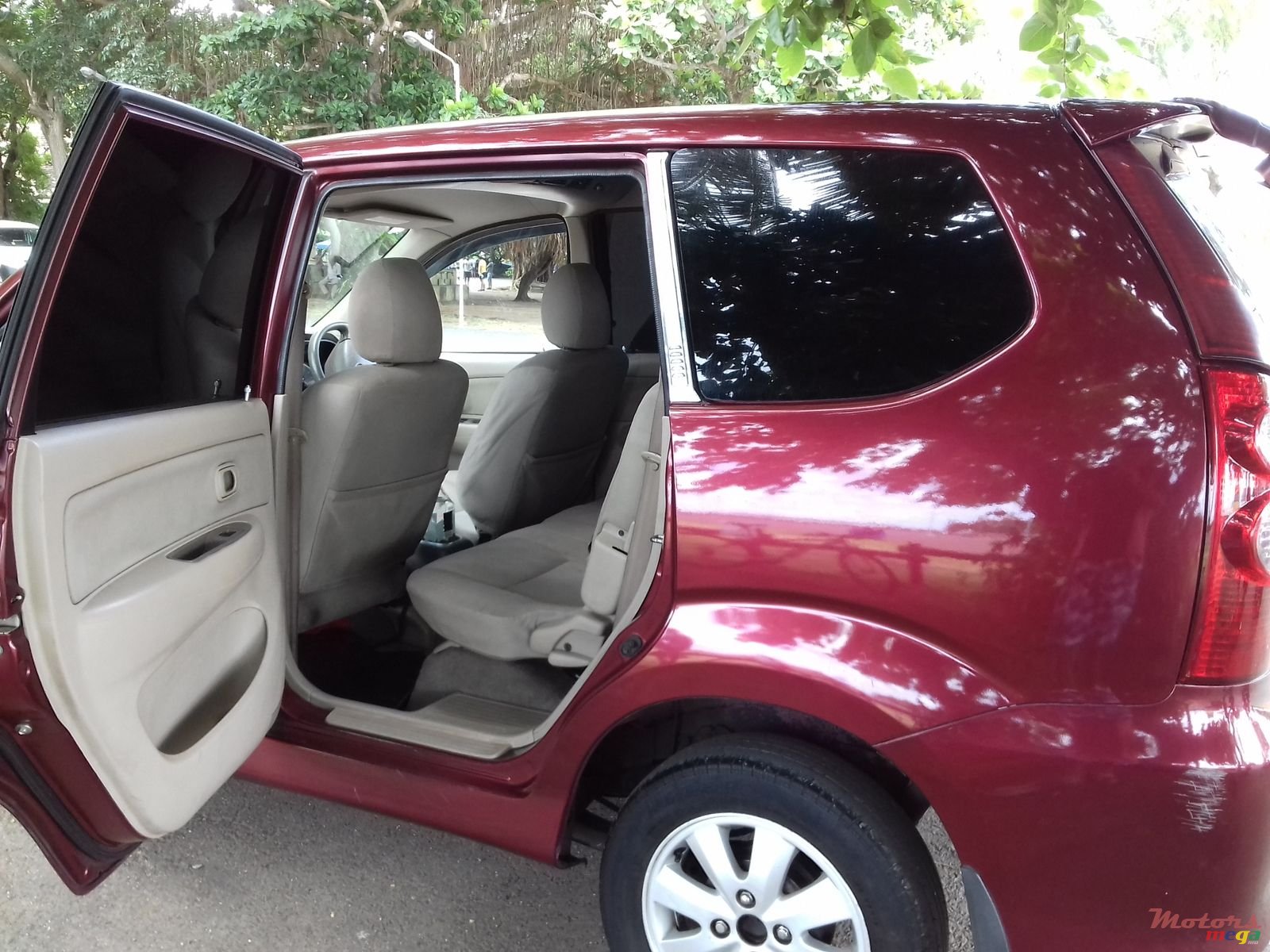 2008' Toyota Avanza photo #6