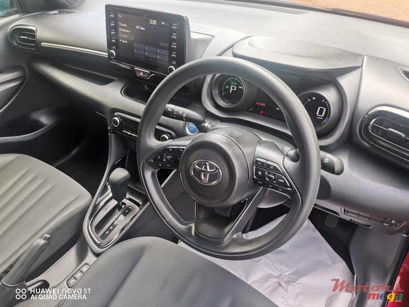 2020' Toyota yaris hybrid photo #4