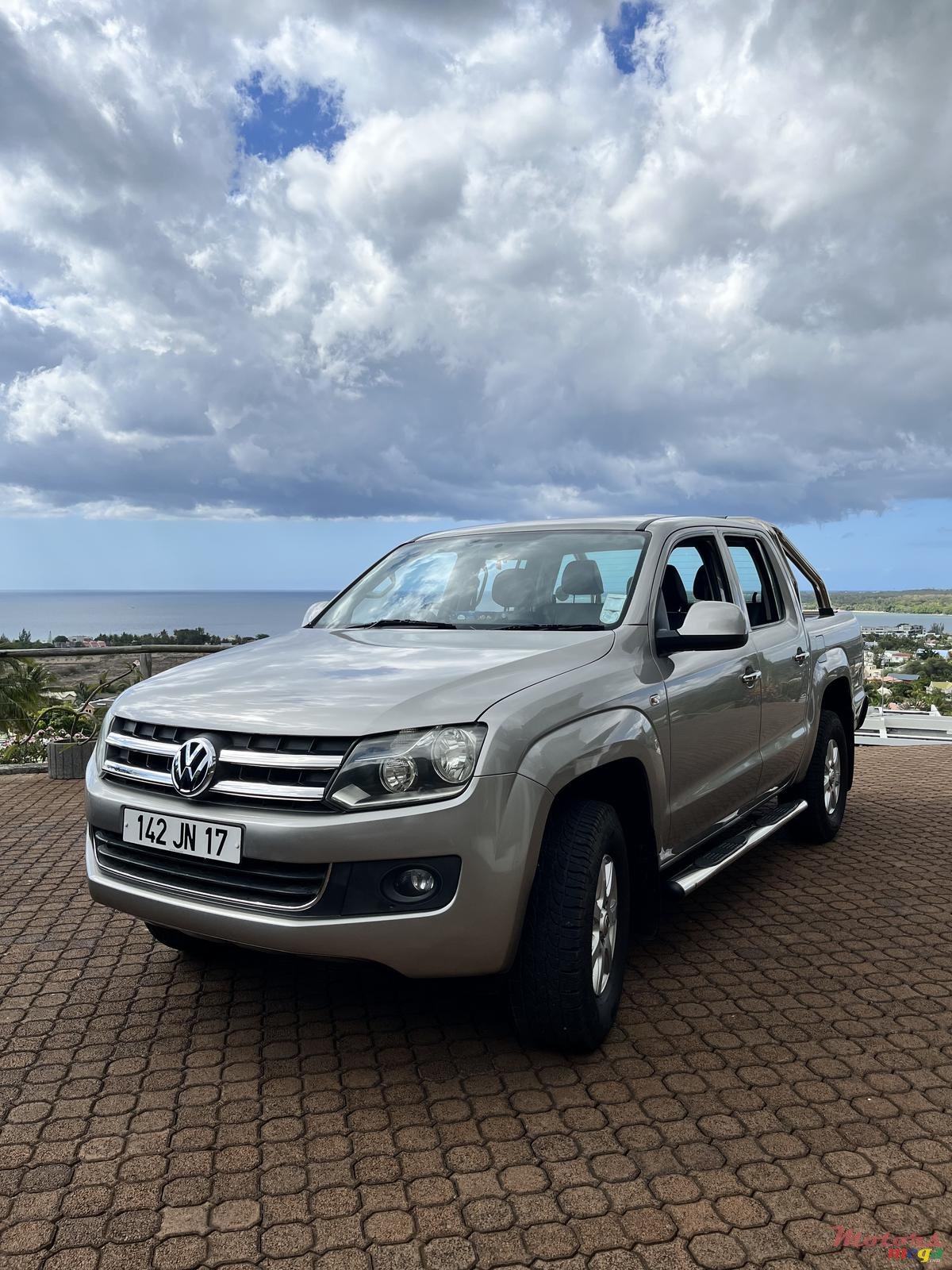 2017' Volkswagen Amarok photo #2