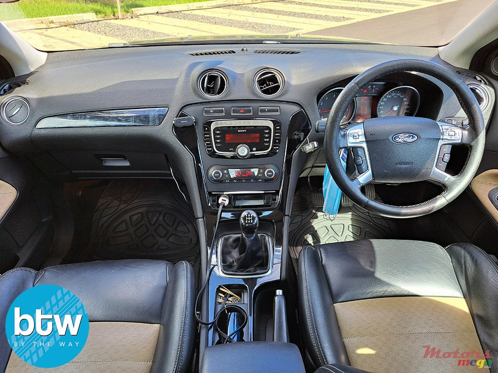 2014' Ford Mondeo photo #6