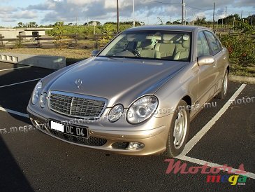 2004' Mercedes-Benz E-Class 220 CDI photo #2