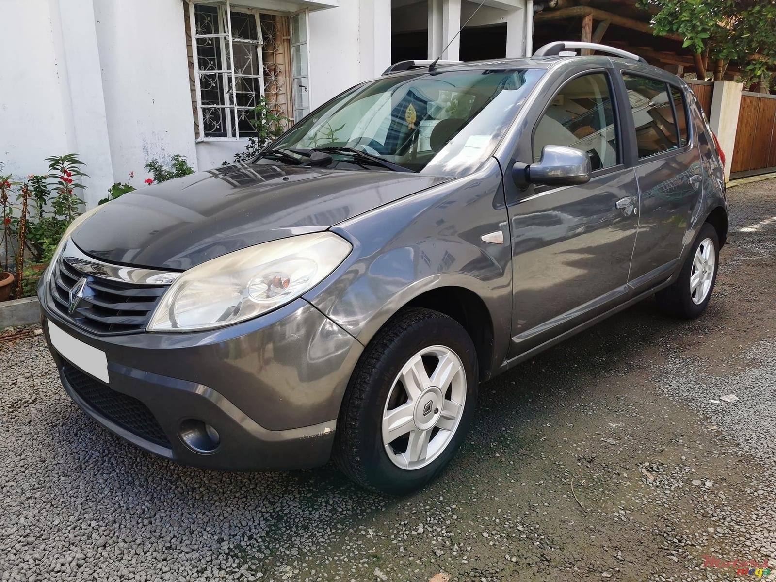 2009' Renault Sandero photo #4