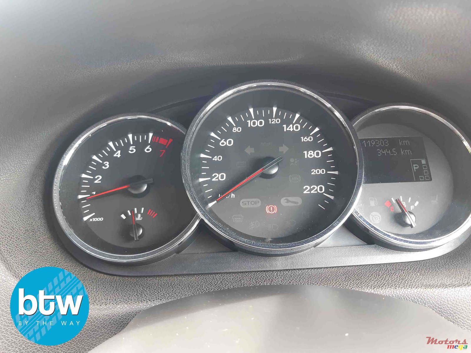 2012' Renault Fluence photo #7