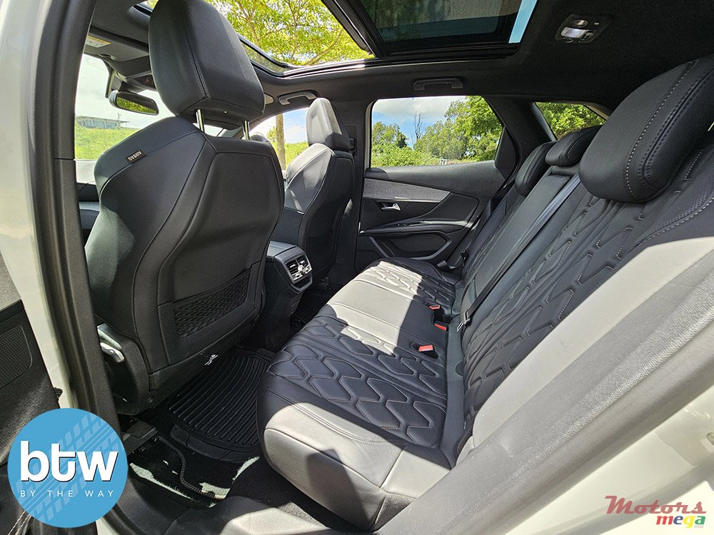 2018' Peugeot 3008 GT photo #6