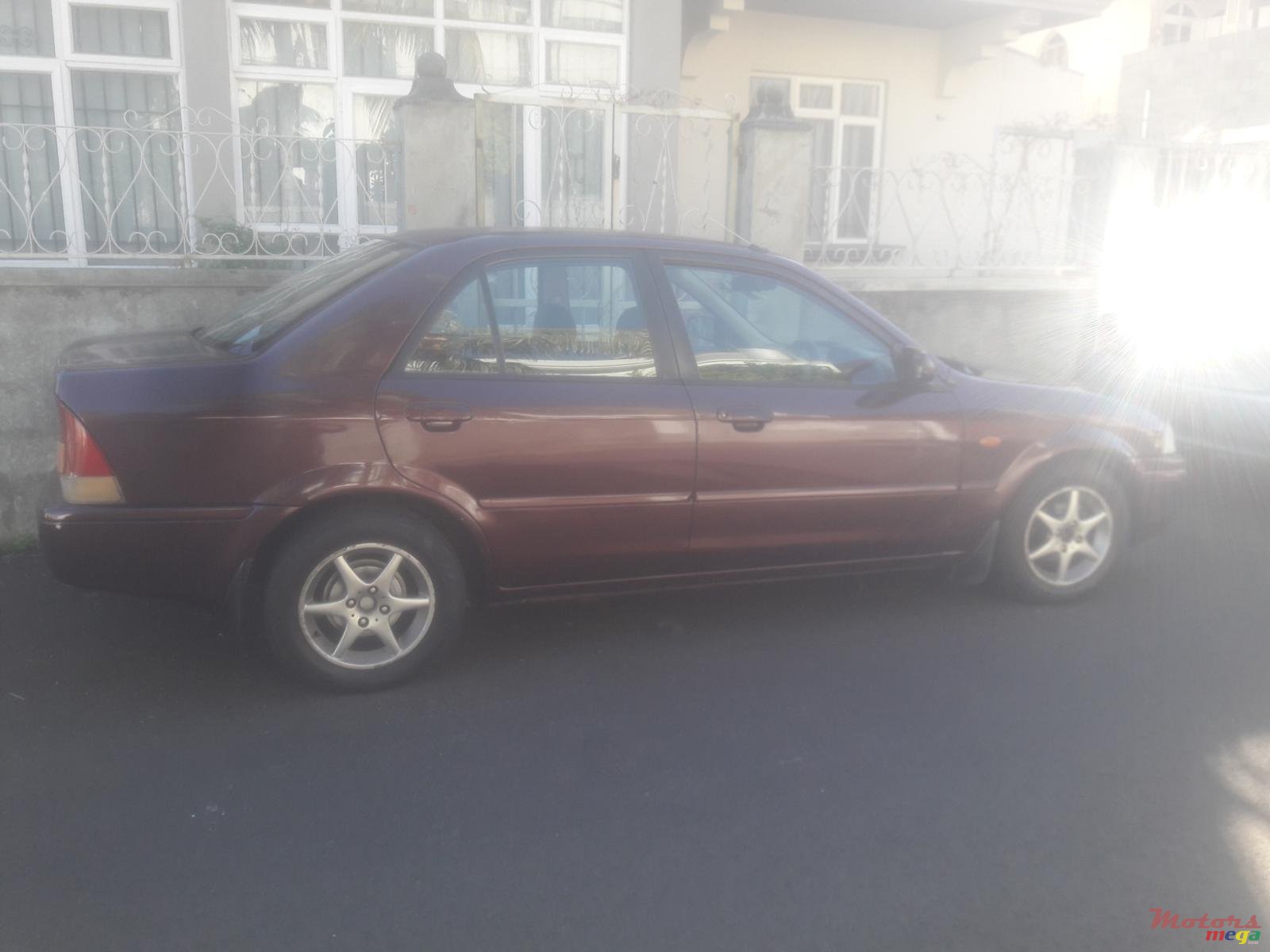 2000' Ford Laser photo #3