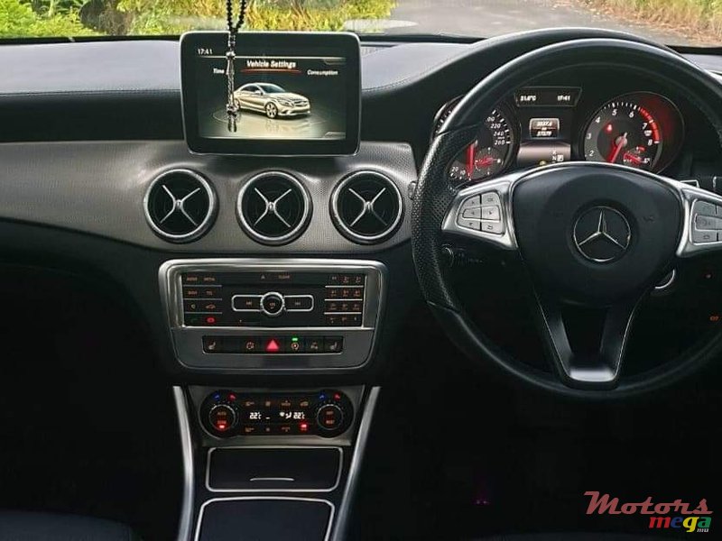 2015' Mercedes-Benz CLA 180 photo #4