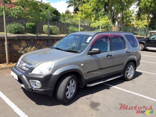 2005' Honda CR-V photo #1