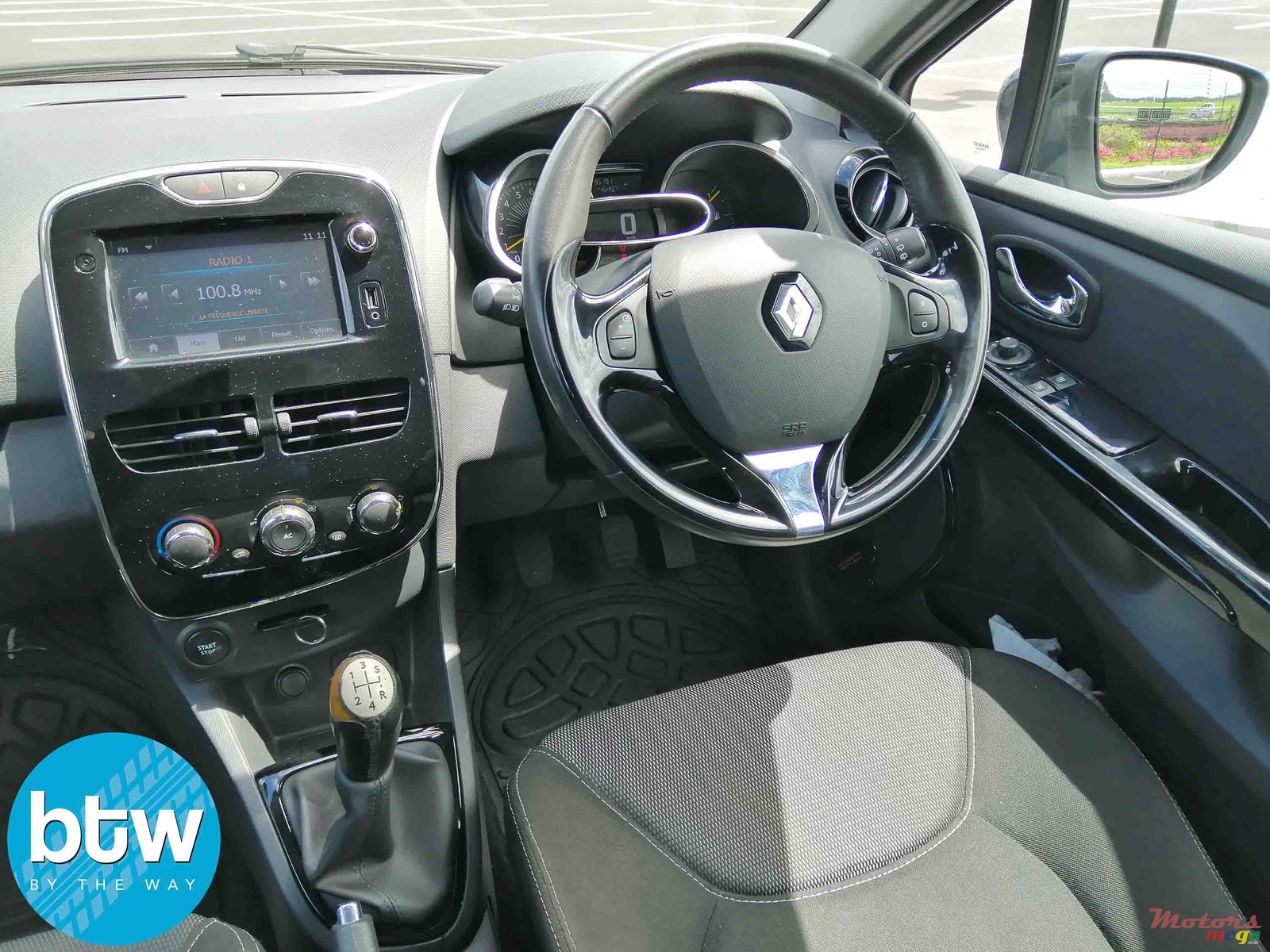 2013' Renault Clio photo #6