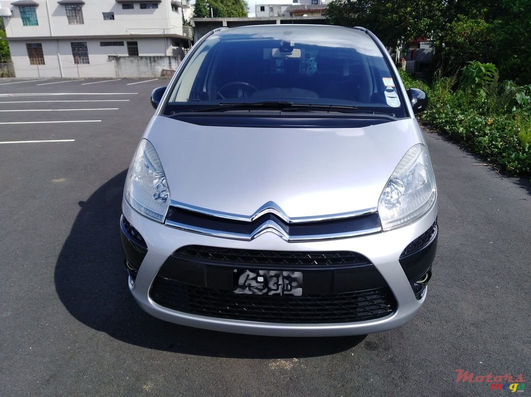 2012' Citroen C4 Picasso photo #2