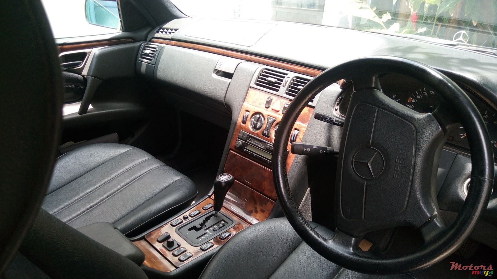 1998' Mercedes-Benz E-Class E300 turbodiesel Elegance photo #2