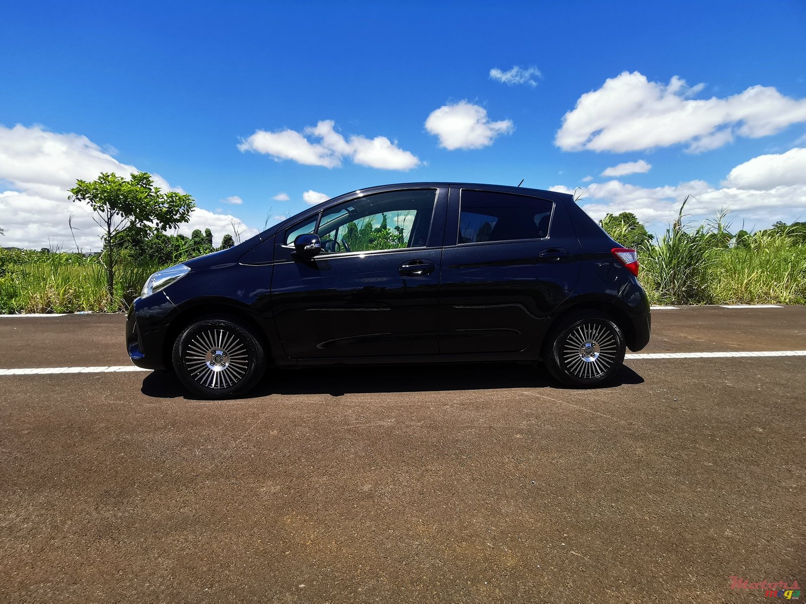 2019' Toyota Vitz photo #5