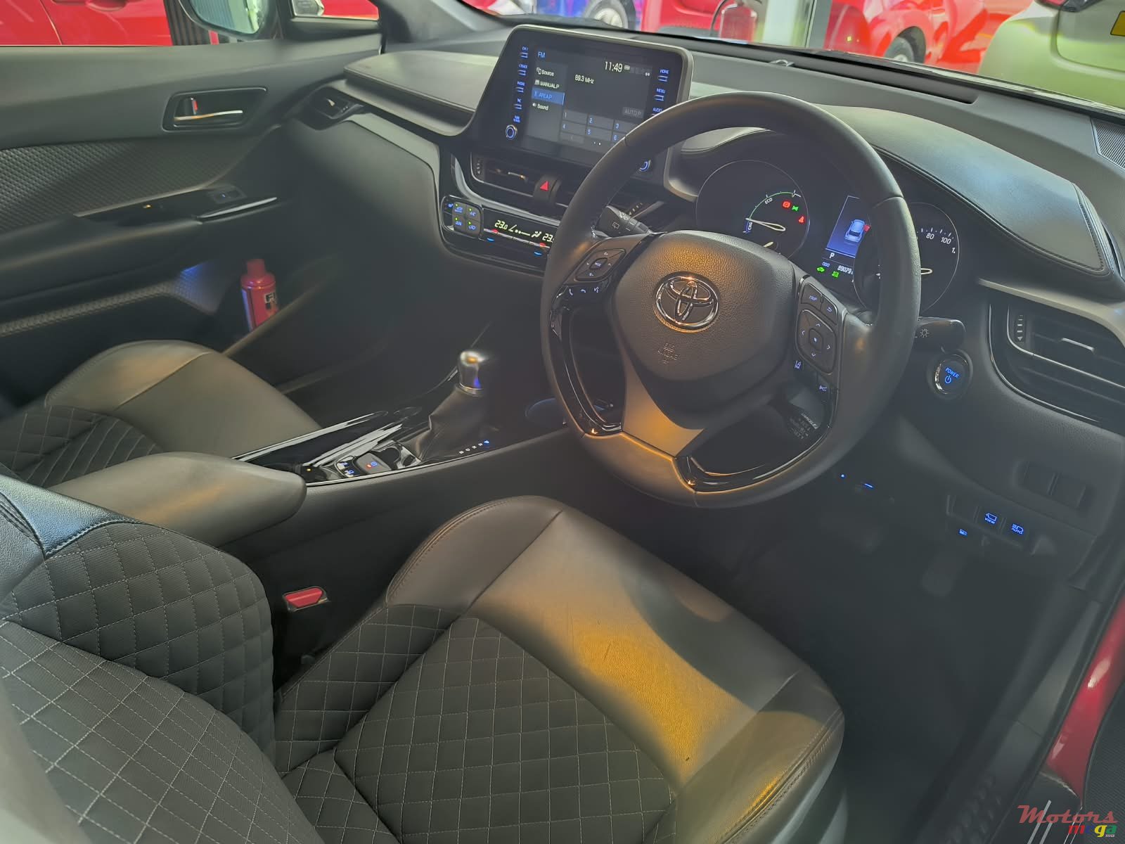 2020' Toyota C-HR photo #6