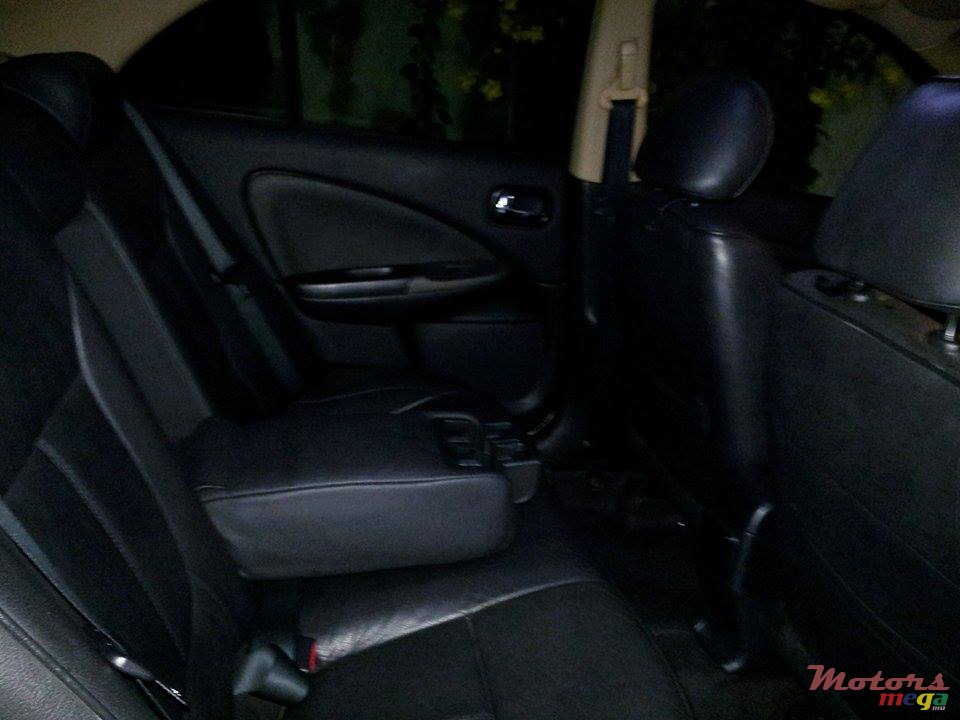 2004' Nissan Sunny photo #3