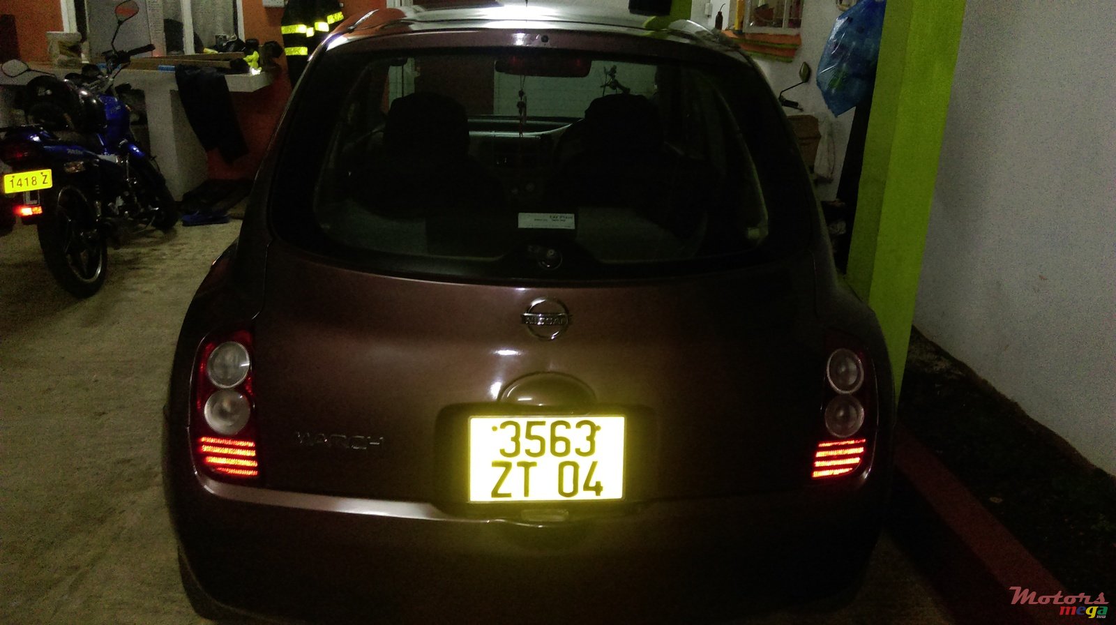 2004' Nissan photo #1