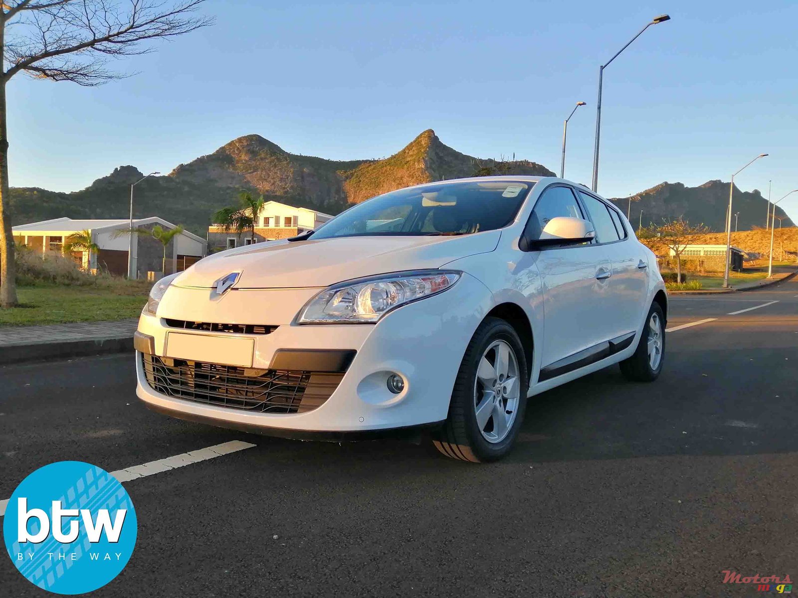 2012' Renault Megane photo #2