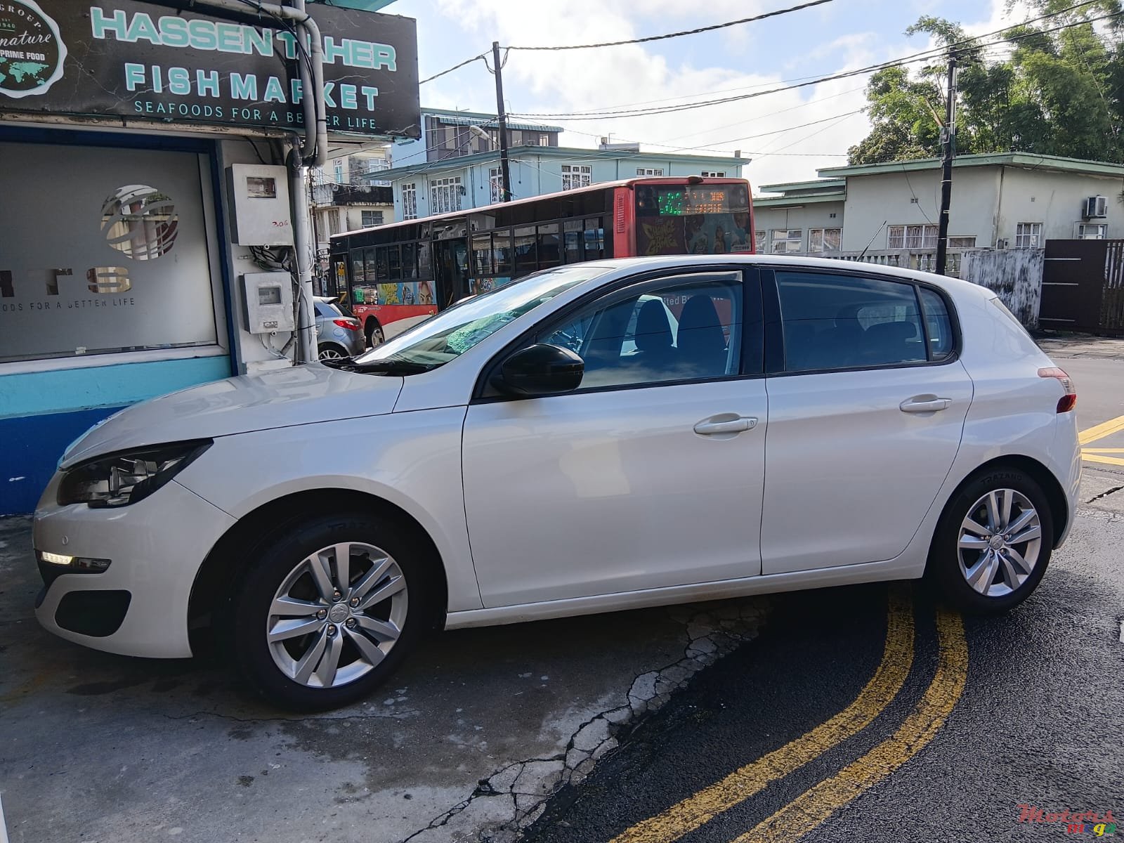 2015' Peugeot 308 photo #5