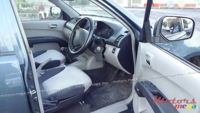 2008' Mitsubishi 2x4 photo #3