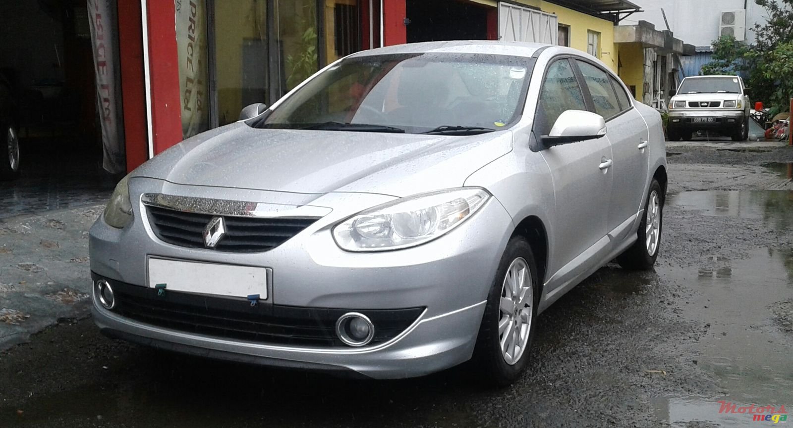 2011' Renault Fluence photo #1