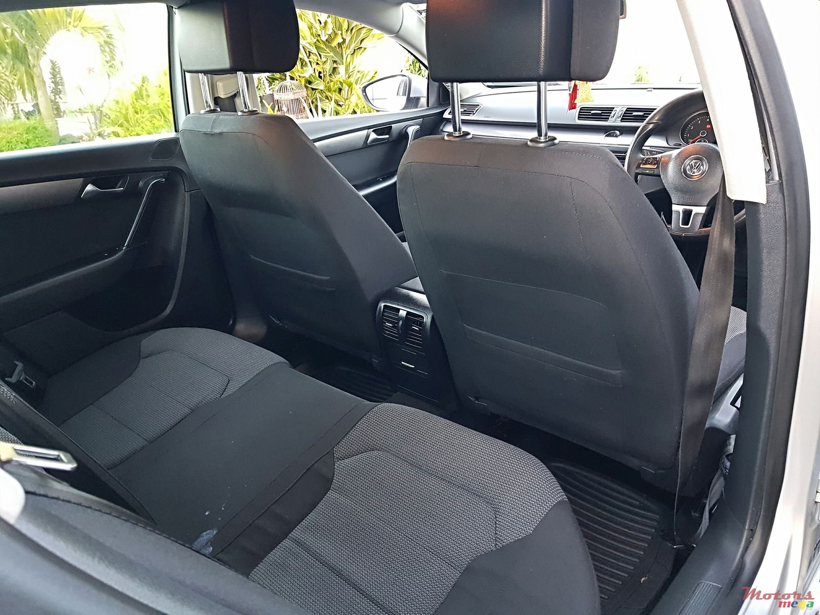 2012' Volkswagen Passat Manual photo #6