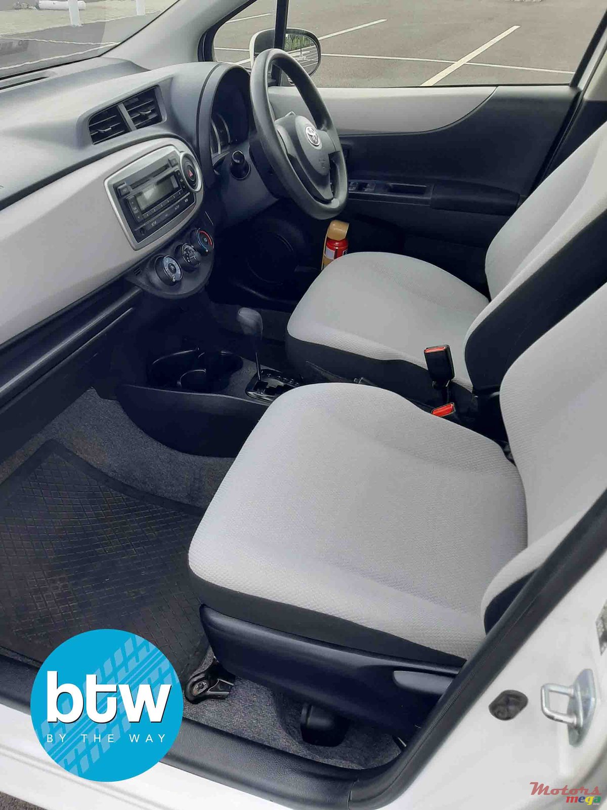 2012' Toyota Vitz photo #5