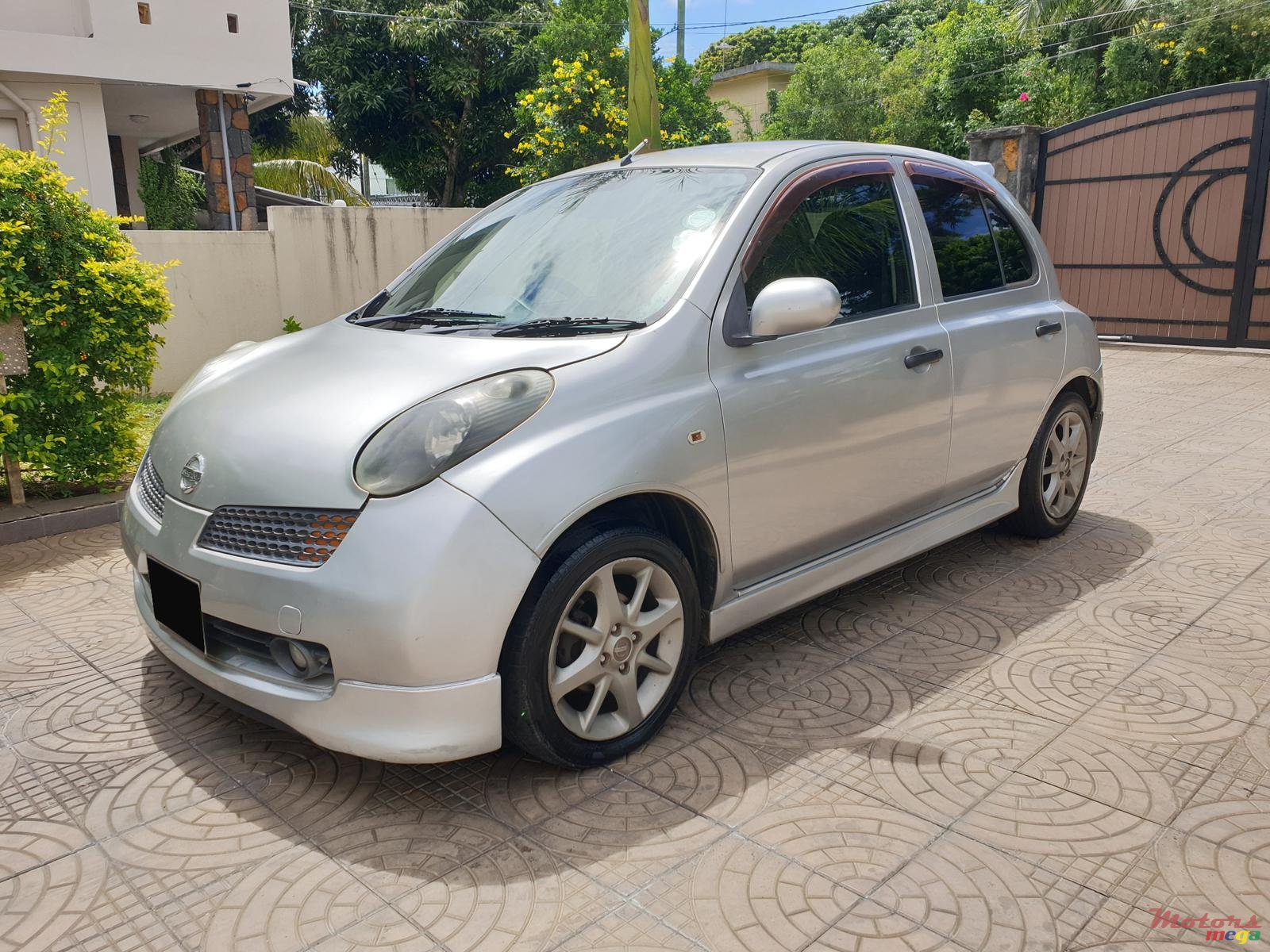 2004' Nissan March SR photo #1