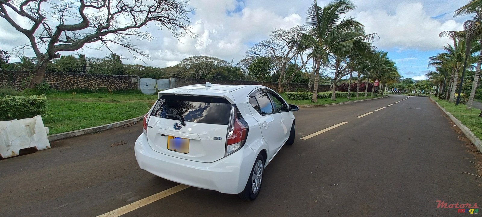 2016' Toyota Aqua photo #2