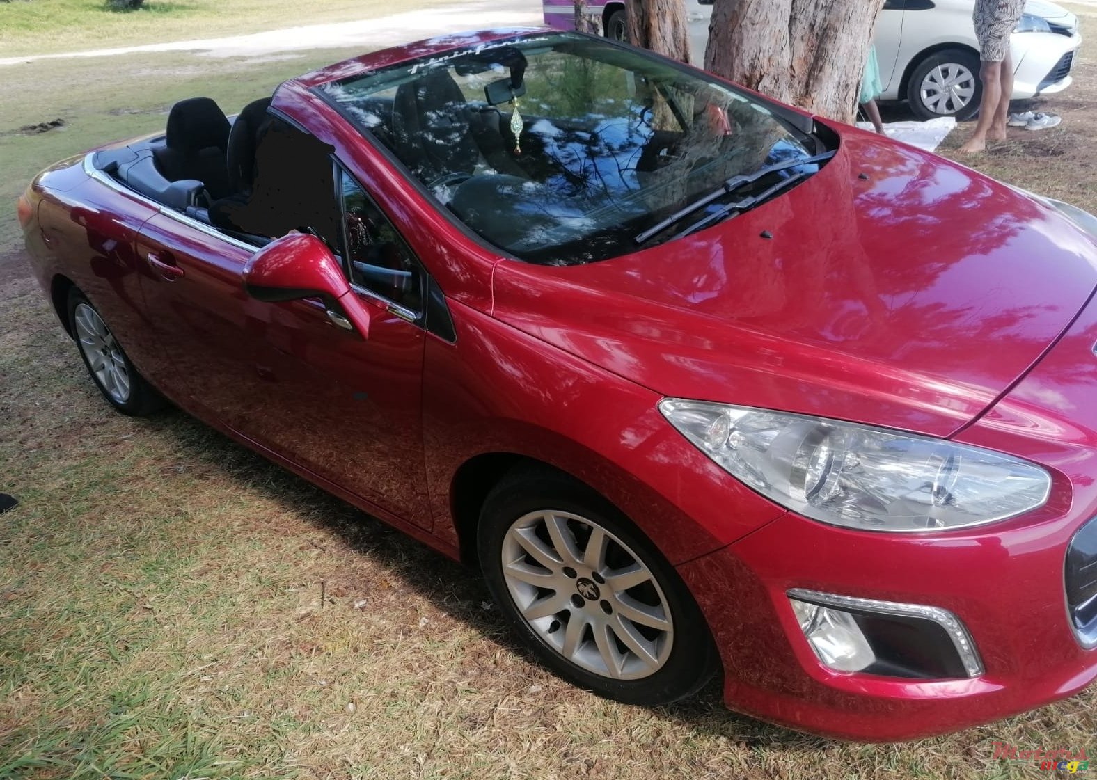 2012' Peugeot 308 Convertible Hardtop photo #3