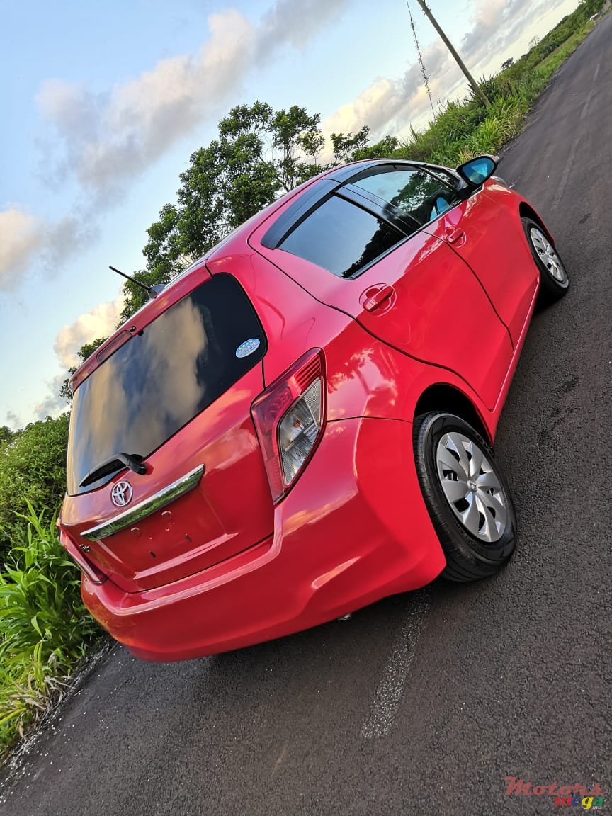 2011' Toyota Vitz 1000cc photo #2