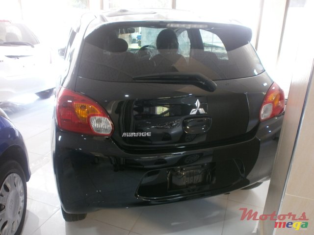 2013' Mitsubishi Mirage photo #3