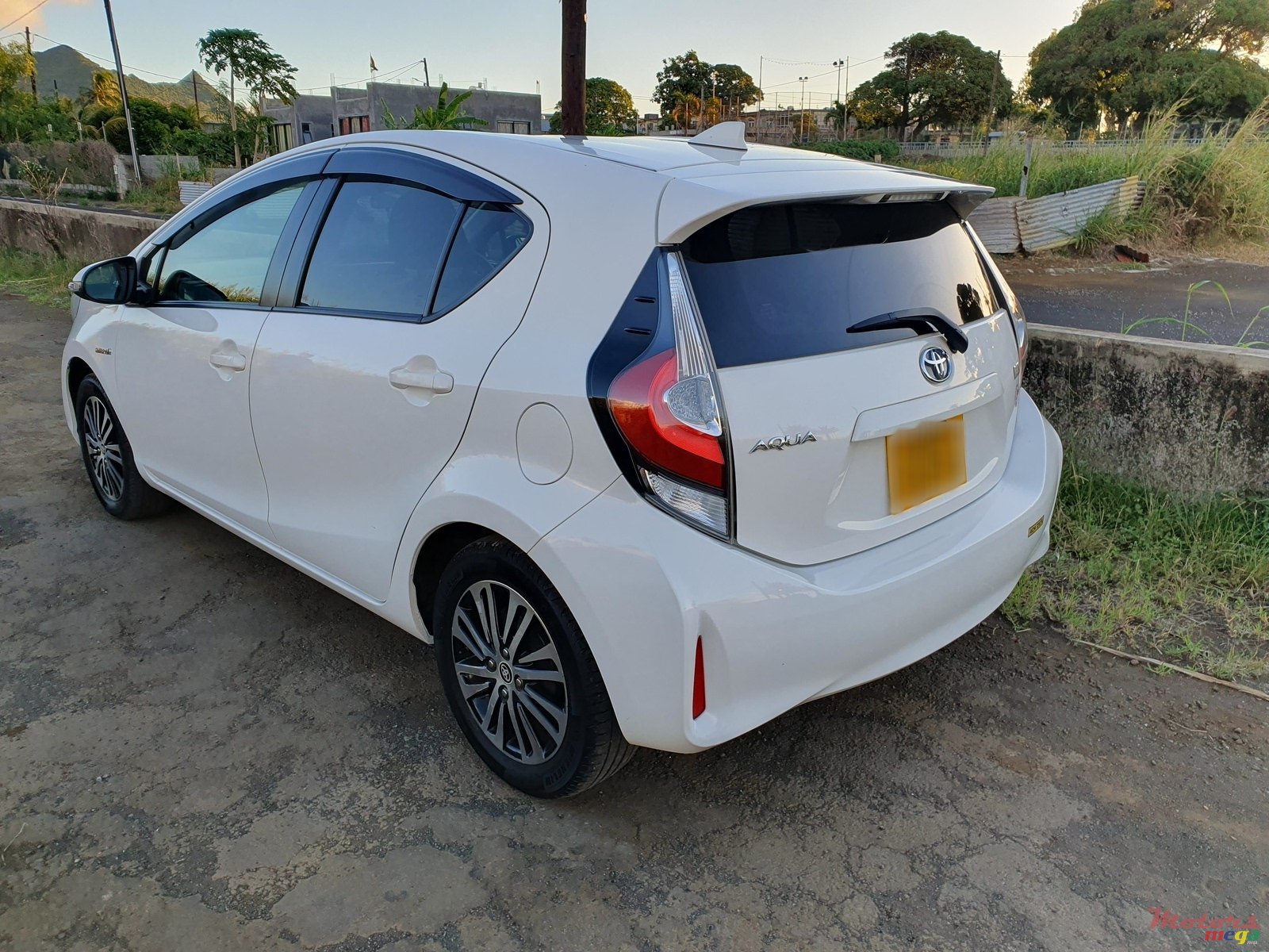 2018' Toyota Aqua photo #2