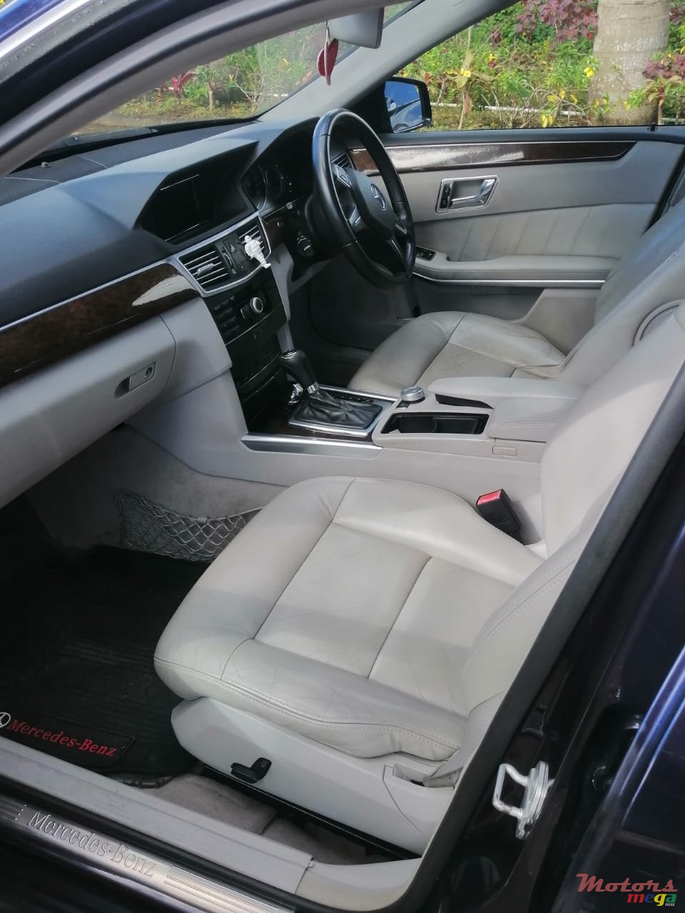 2010' Mercedes-Benz E-Class photo #5