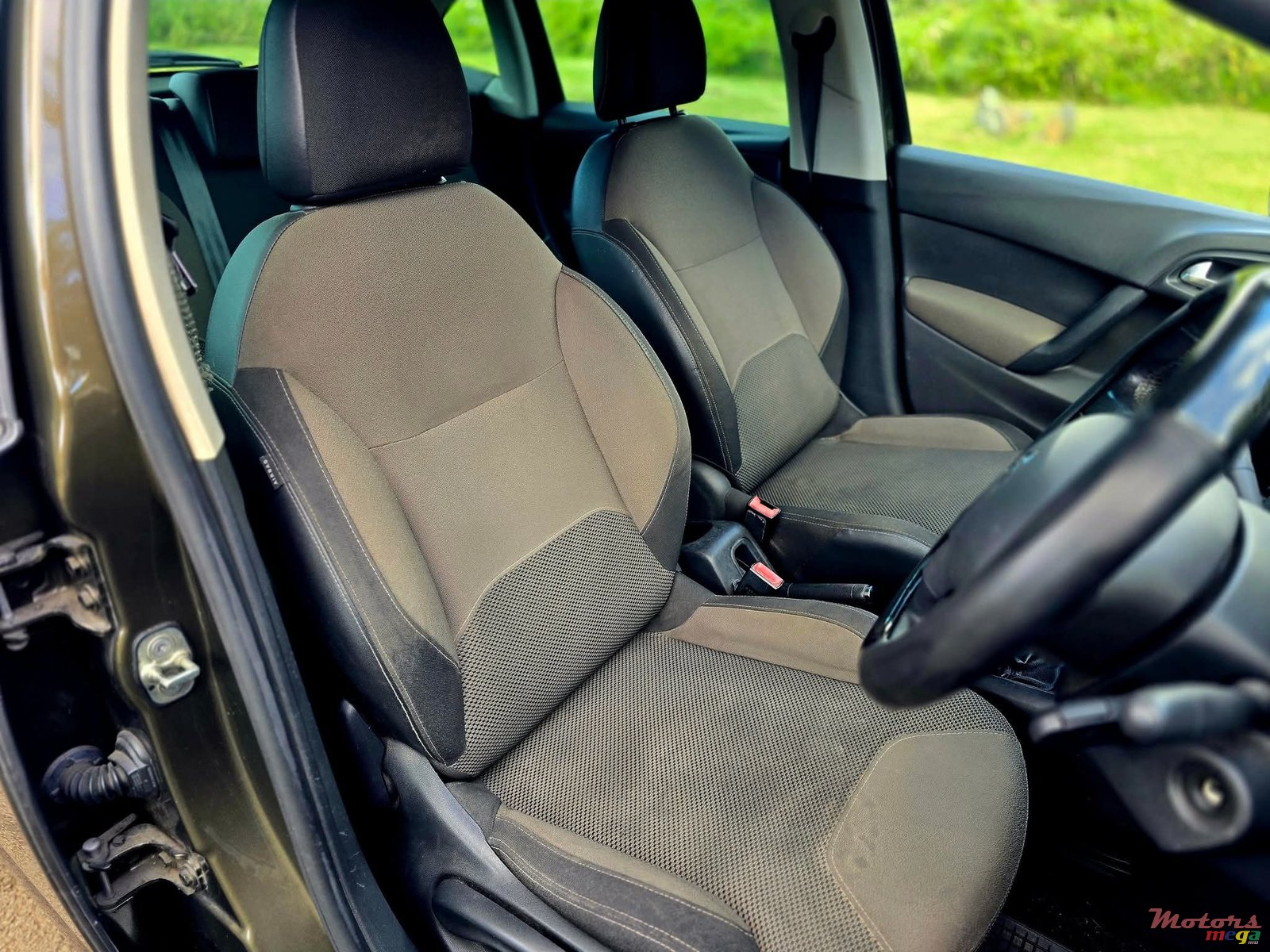 2014' Citroen C3 1.6 Turbo Diesel photo #7