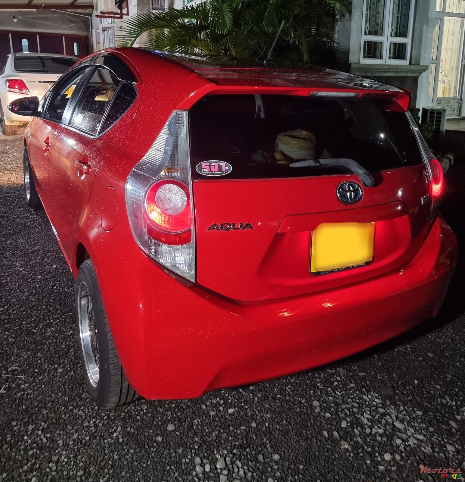 2012' Toyota Aqua photo #1